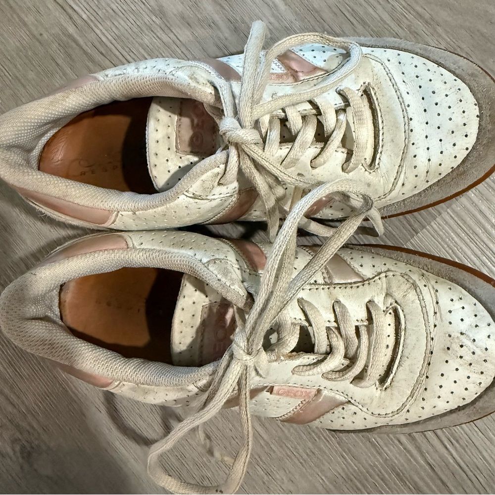 GEOX White & Pink Perforated Leather Low-Top Sneakers with Gum Sole Size 2.5 - Picture 5 of 7